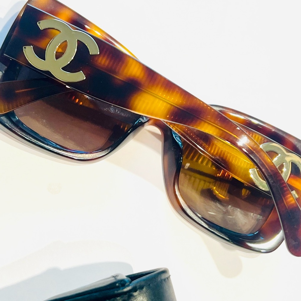 CHANEL Brown Tortoise Sunglasses - Picture 12 of 13